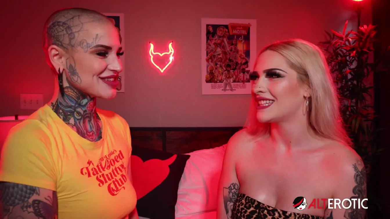 Scarlett Synn Does Her First Ever Girl Scene With Titi Ramone XXX
